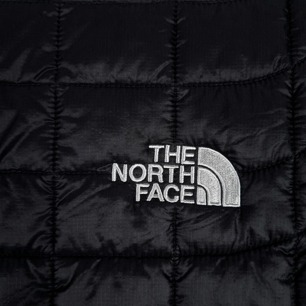 The North Face Thermoball Vest Mens Medium Black Quilted Lightweight Hike